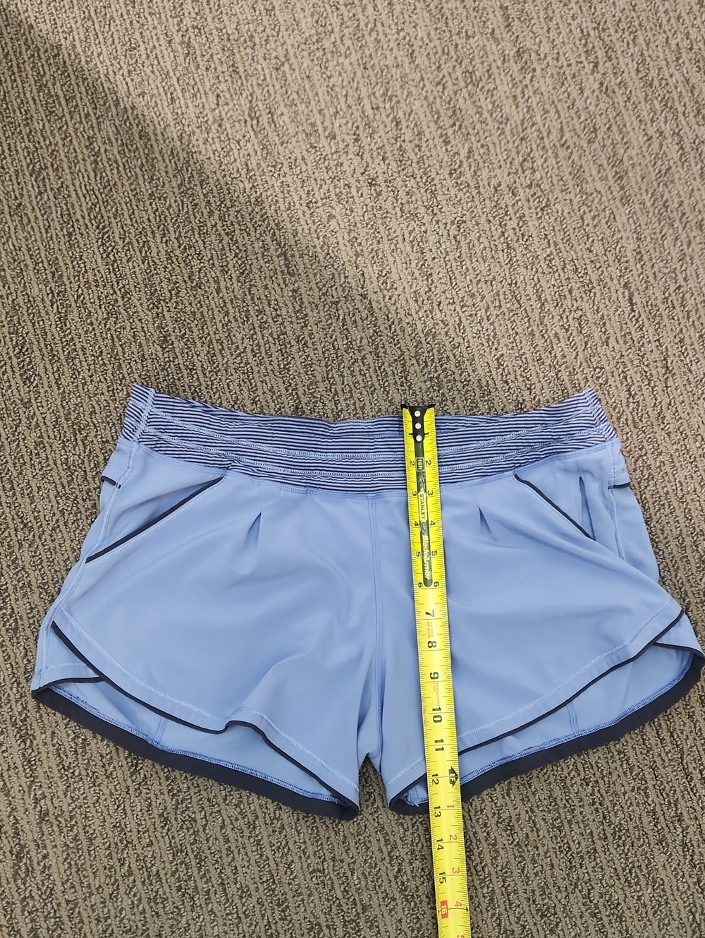 Lululemon Shorts Size 8 - Picture 12 of 16